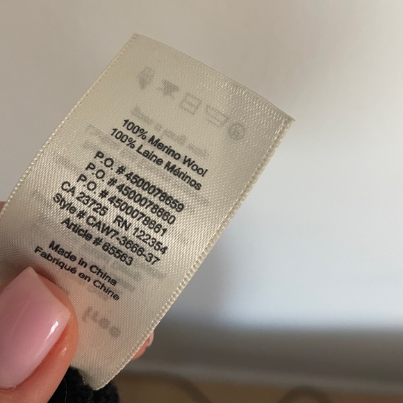 Aritzia Wilfred Free Lolan Cropped Black Sweater - Picture 8 of 8